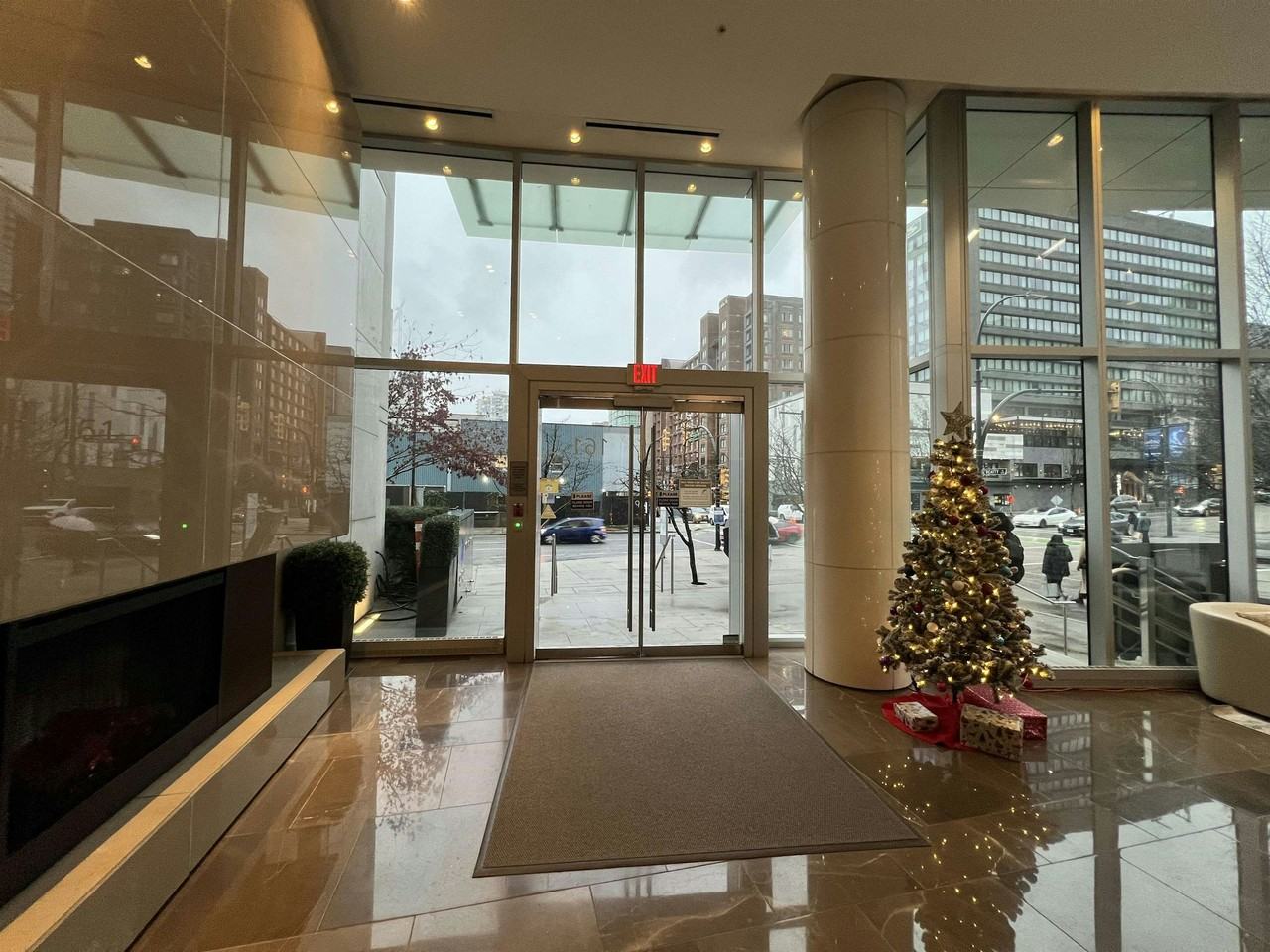 161 Georgia St W #818 - Photo 3 of 50