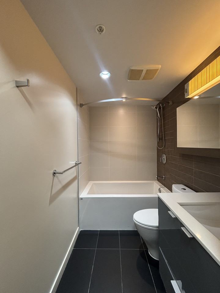 161 Georgia St W #818 - Photo 5 of 50