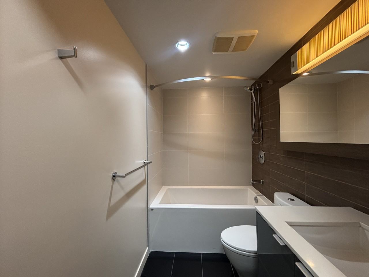 161 Georgia St W #818 - Photo 6 of 50