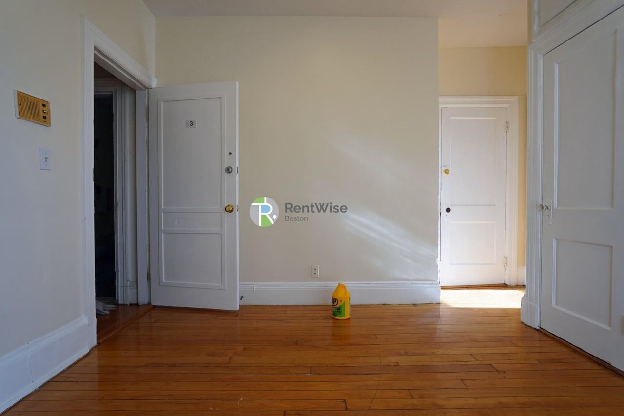 1212 Commonwealth Ave #3 - Photo 2 of 16