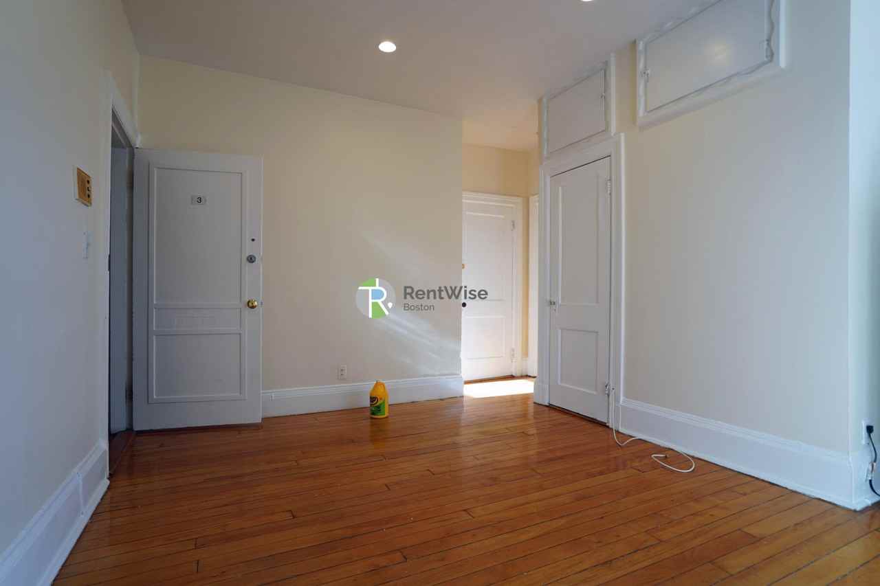 1212 Commonwealth Ave #3 - Photo 3 of 16