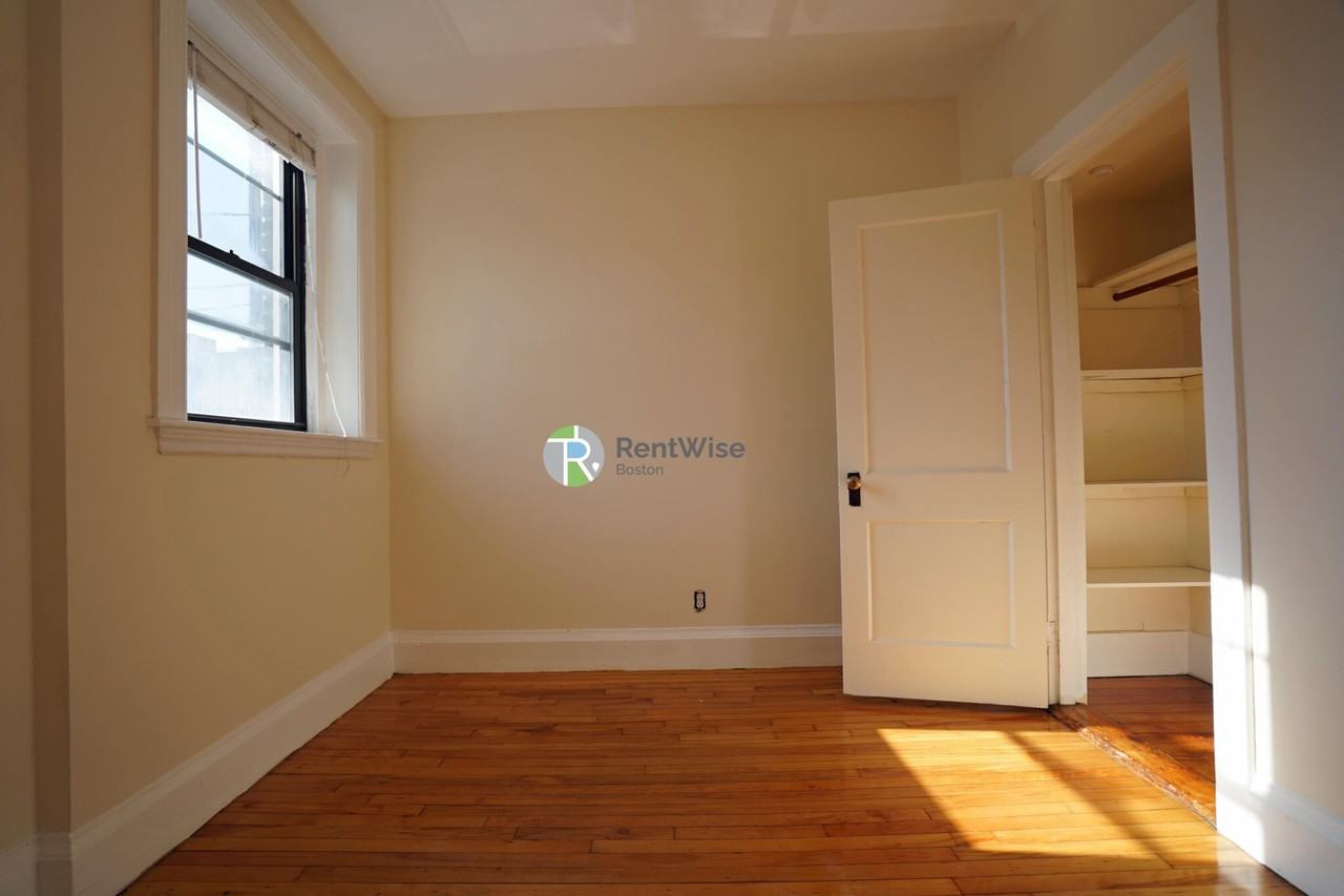 1212 Commonwealth Ave #3 - Photo 4 of 16