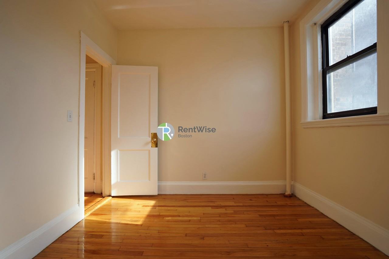 1212 Commonwealth Ave #3 - Photo 6 of 16