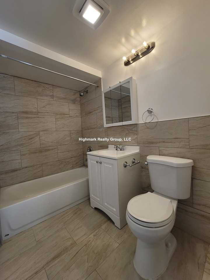 1653 Oakwood Ave #1OA - Photo 5 of 9