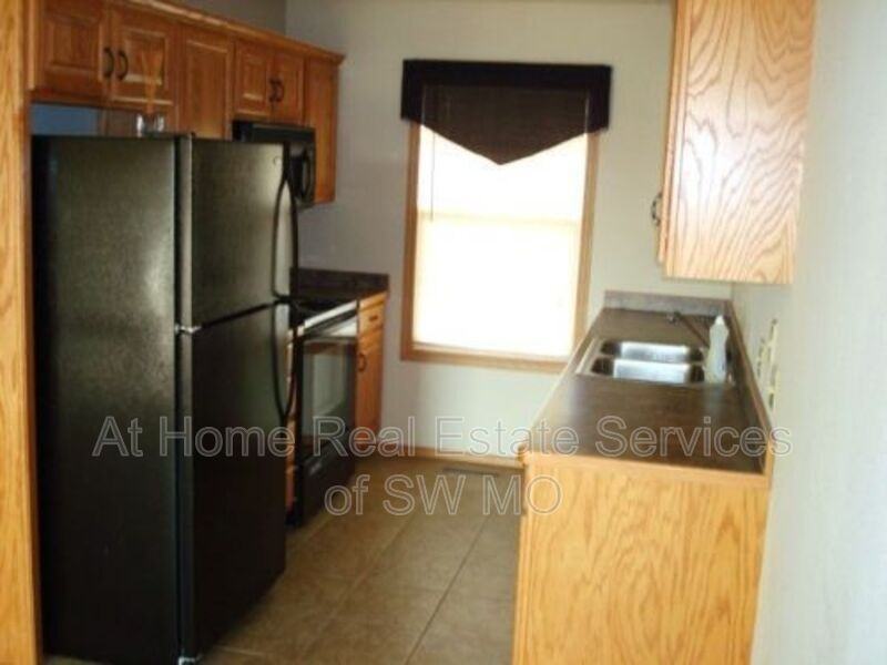 1133 N Westwood Ave - Photo 2 of 7