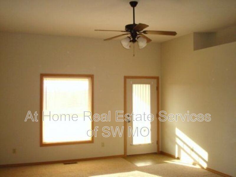 1133 N Westwood Ave - Photo 3 of 7