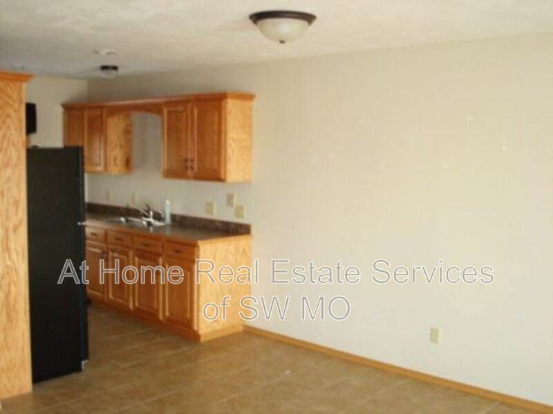 1133 N Westwood Ave - Photo 4 of 7