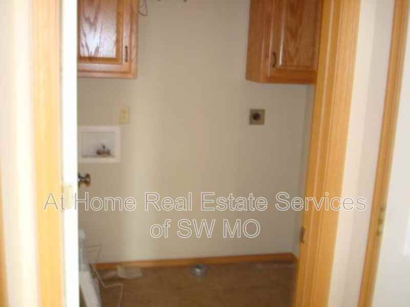 1133 N Westwood Ave - Photo 5 of 7