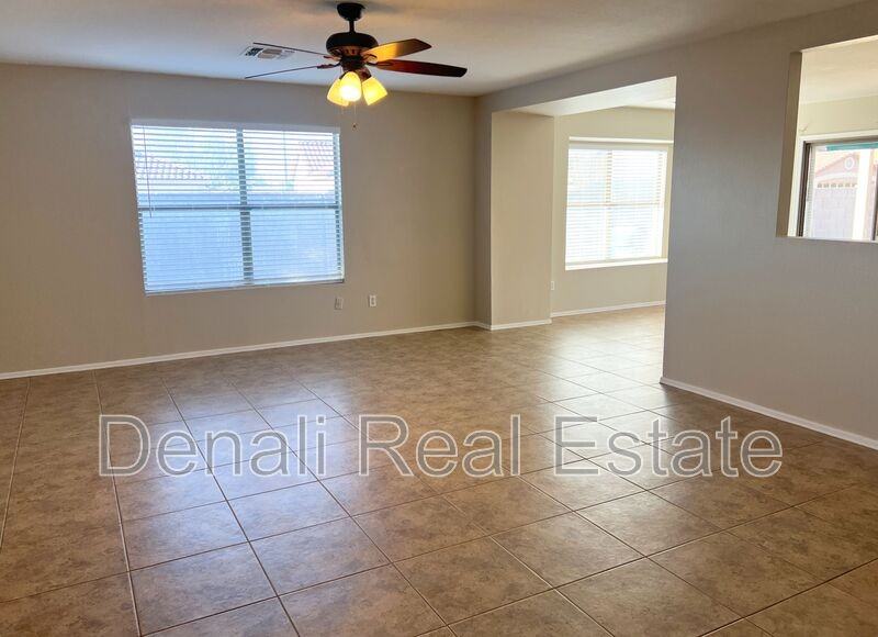 10422 E Bramble Ave - Photo 3 of 24