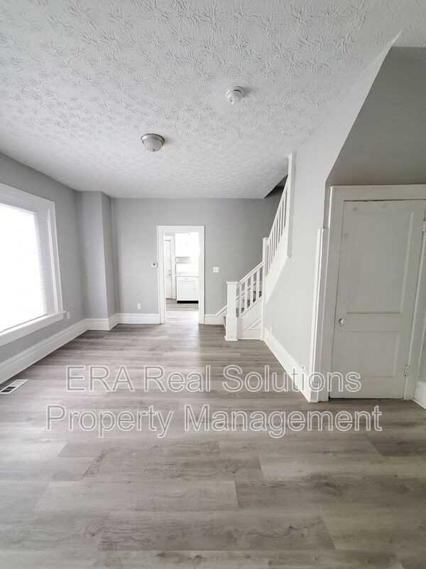 158 Midland Ave - Photo 5 of 17