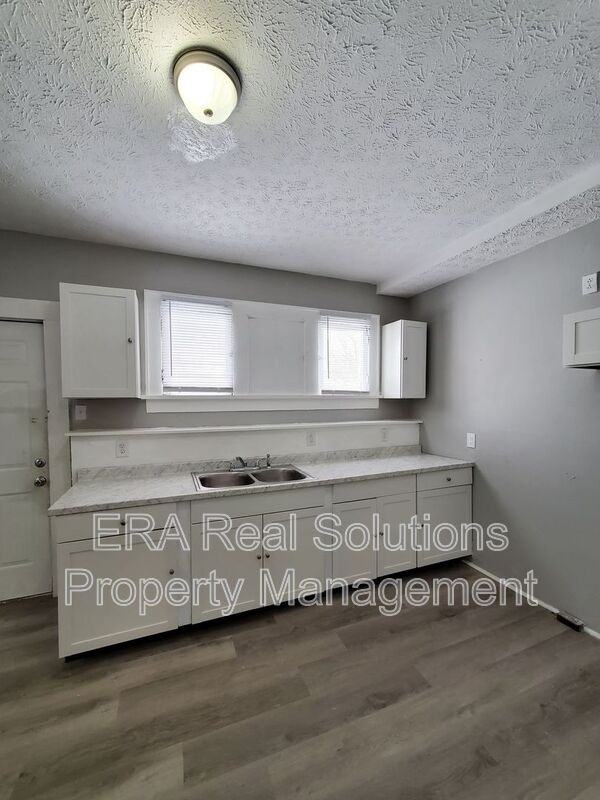 158 Midland Ave - Photo 7 of 17