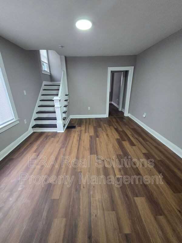 810 Seymour Ave - Photo 5 of 17