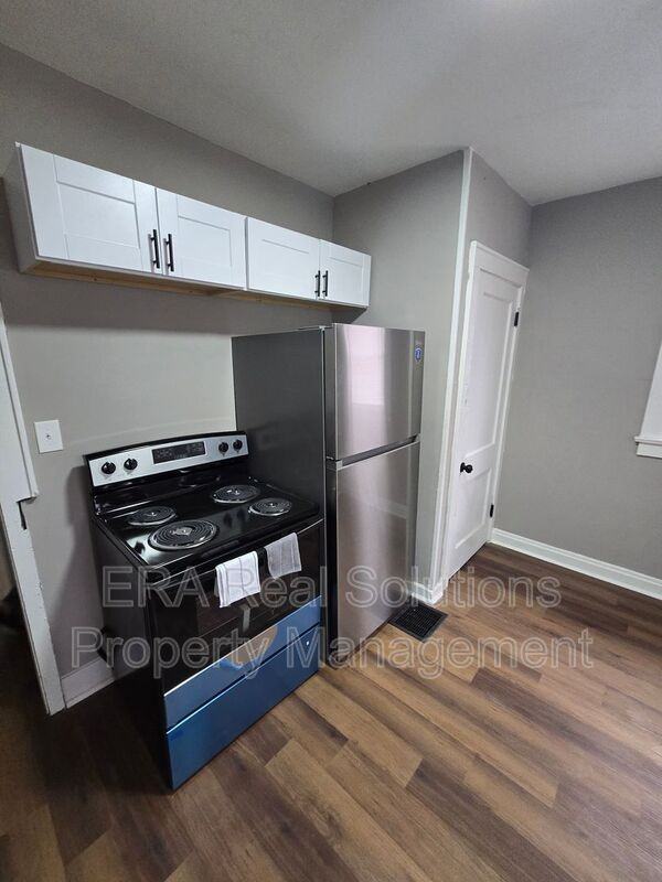 810 Seymour Ave - Photo 6 of 17