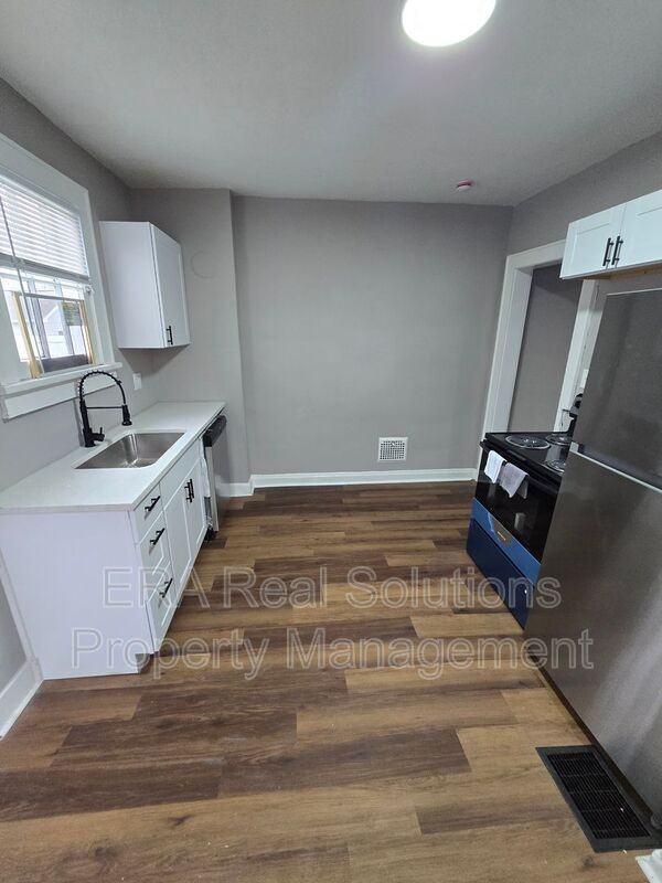 810 Seymour Ave - Photo 7 of 17