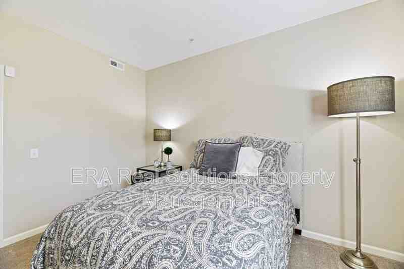 1605 Gilmore Park Ave - Photo 5 of 14