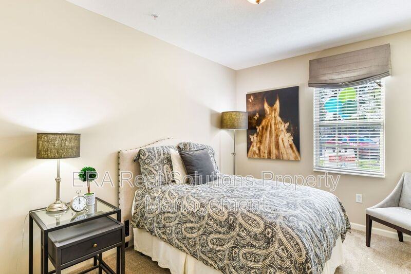 1605 Gilmore Park Ave - Photo 6 of 14