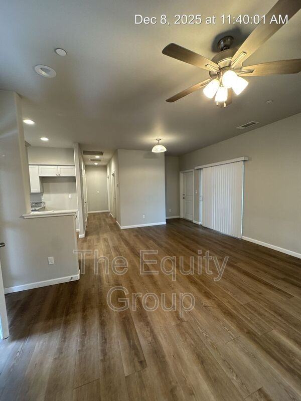 514 S Summit St #101 - Photo 2 of 18