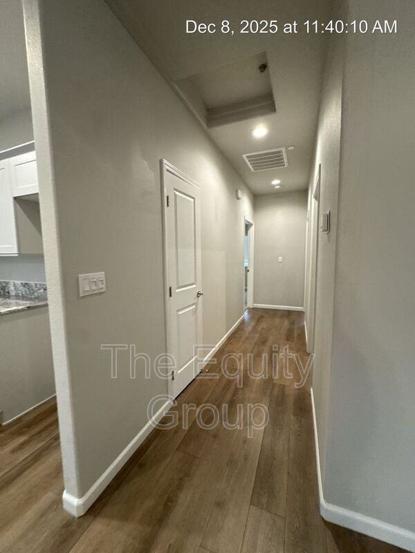 514 S Summit St #101 - Photo 4 of 18