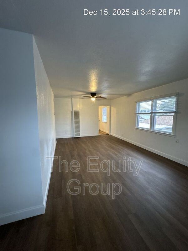 706 N Jacob St #B - Photo 3 of 17