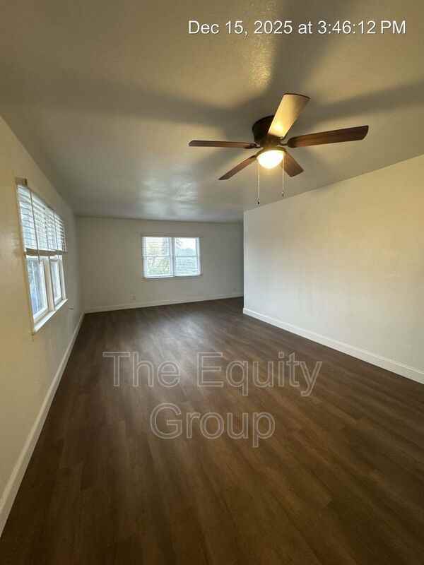 706 N Jacob St #B - Photo 6 of 17