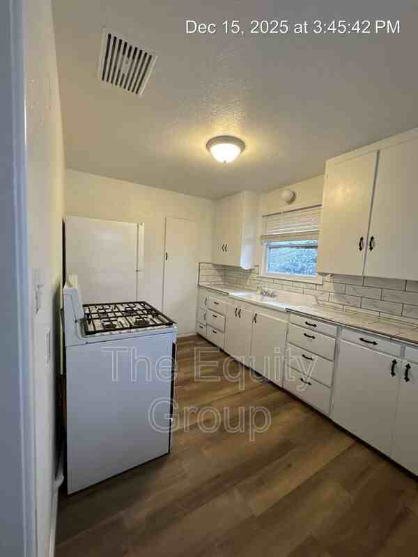 706 N Jacob St #B - Photo 7 of 17