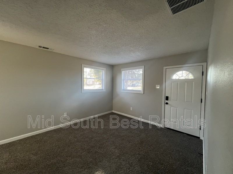 3458 Rochester Rd - Photo 3 of 14