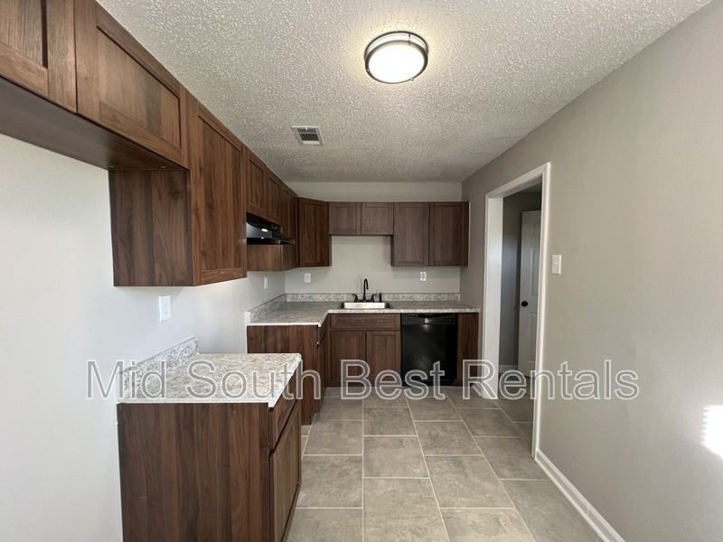 3458 Rochester Rd - Photo 4 of 14