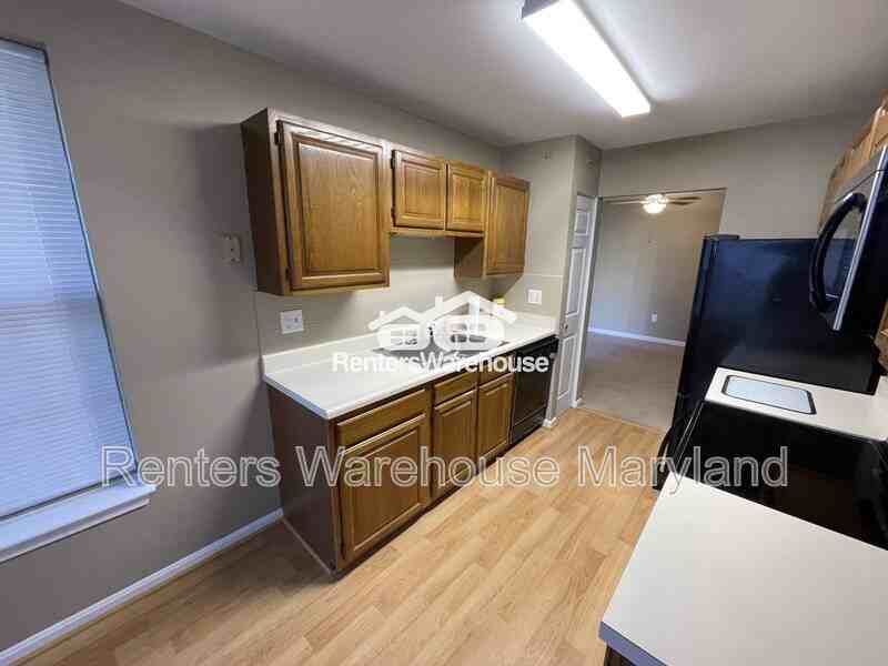 3512 Thomas Pointe Ct #1B - Photo 3 of 17