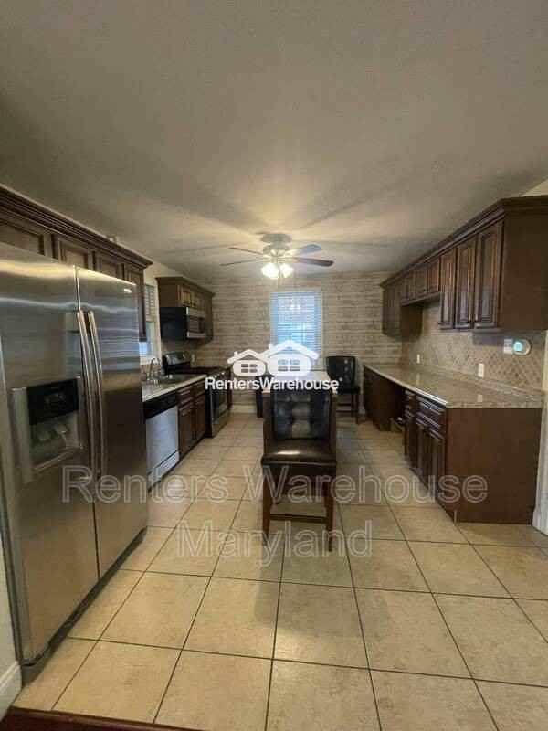 8203 Watersedge Rd - Photo 5 of 18