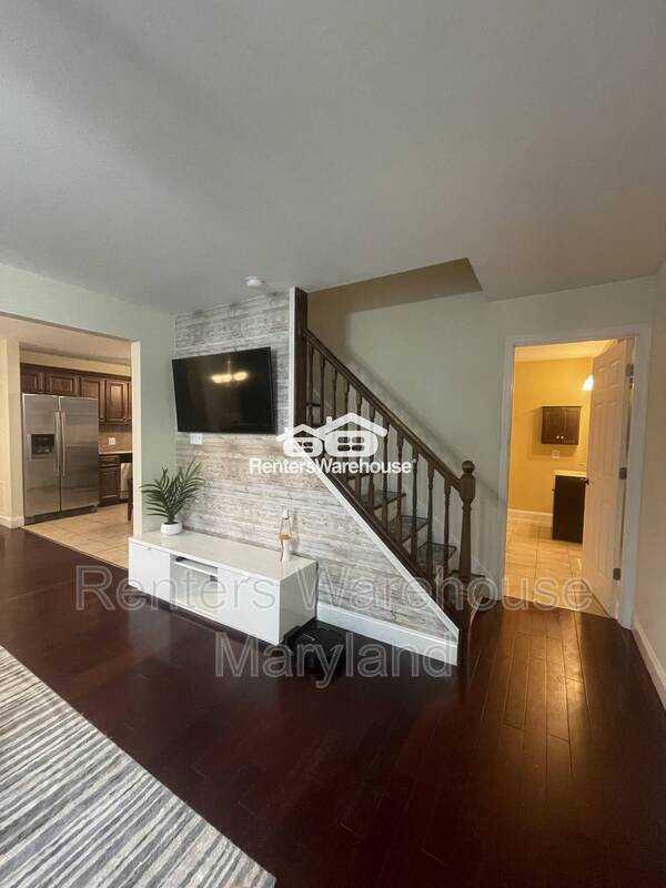 8203 Watersedge Rd - Photo 6 of 18