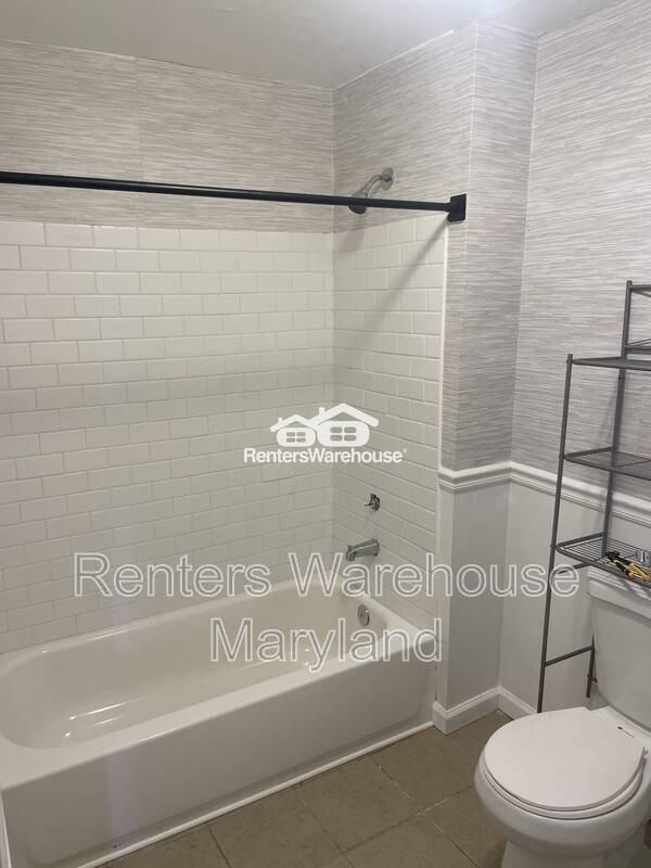 2557 W Baltimore St - Photo 3 of 16