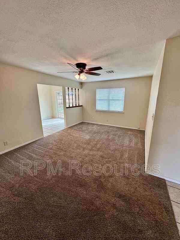 440 E Carson Ln - Photo 5 of 26