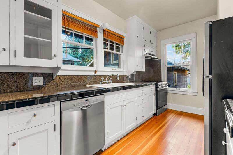 5343 Se 44th Ave - Photo 6 of 20