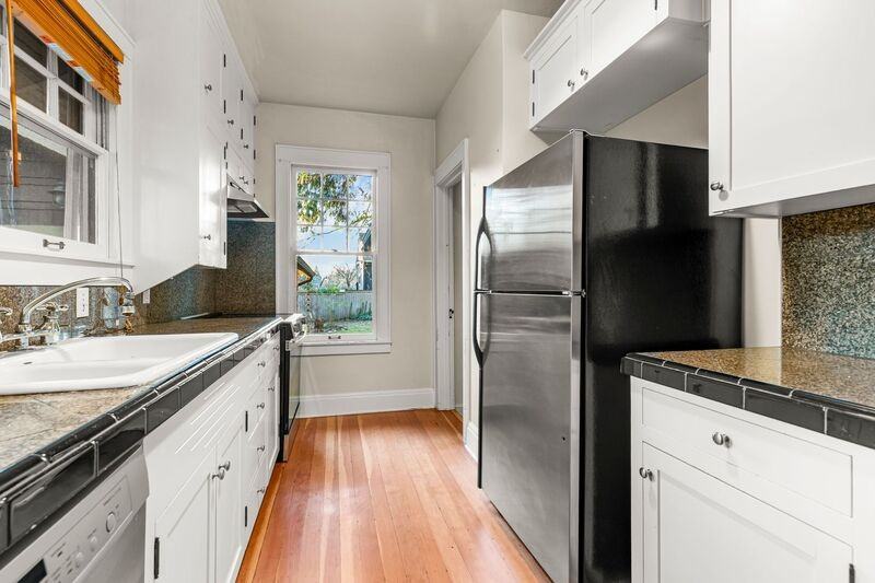 5343 Se 44th Ave - Photo 7 of 20