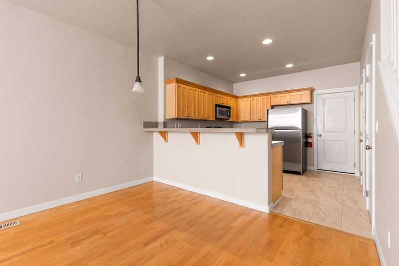 929 Se Marion St - Photo 4 of 22