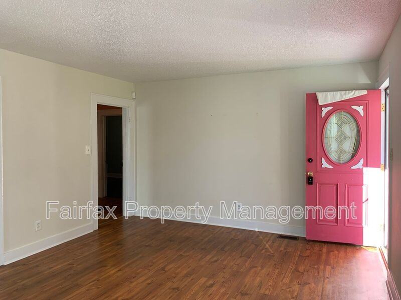 315 Georgia Ave - Photo 6 of 33