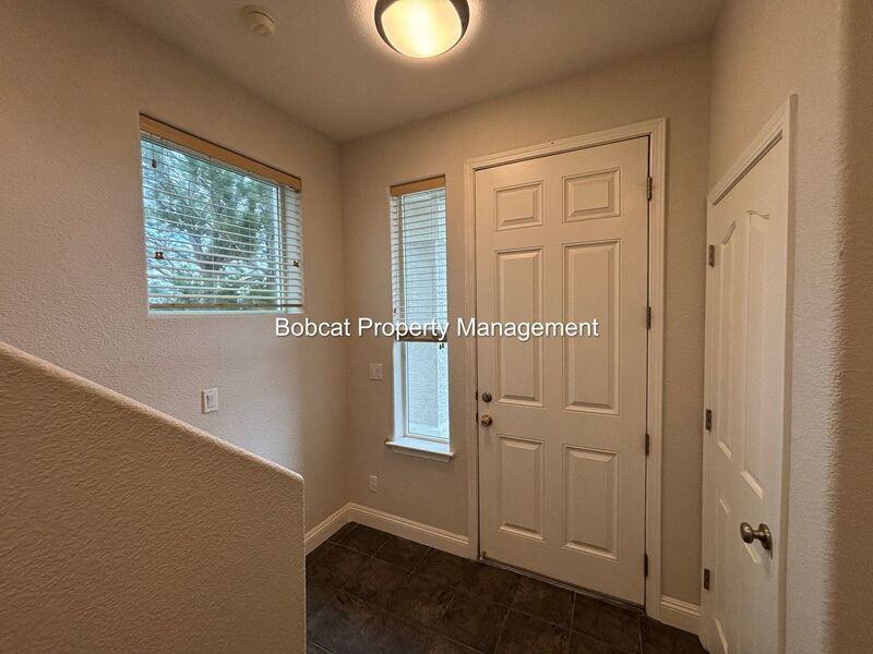 1320 Thompson St - Photo 2 of 50