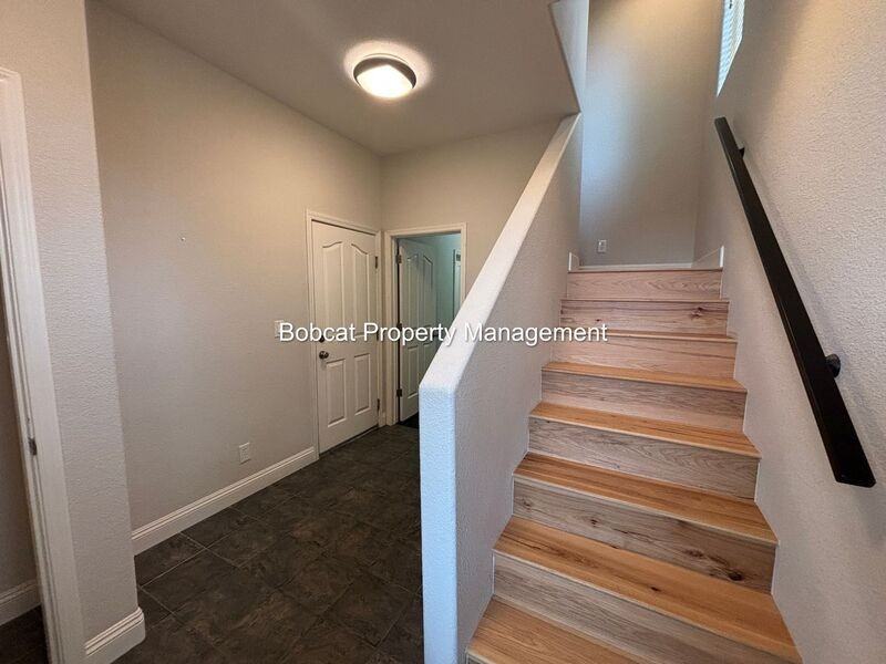 1320 Thompson St - Photo 3 of 50