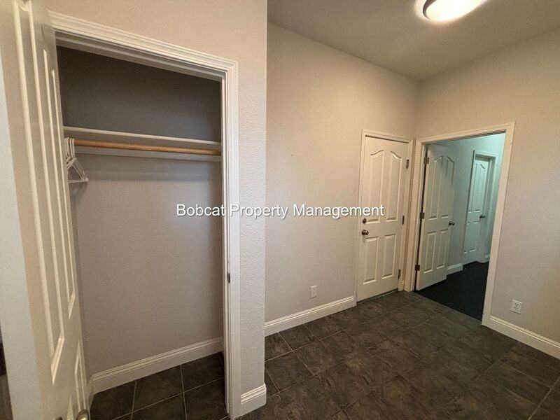 1320 Thompson St - Photo 4 of 50