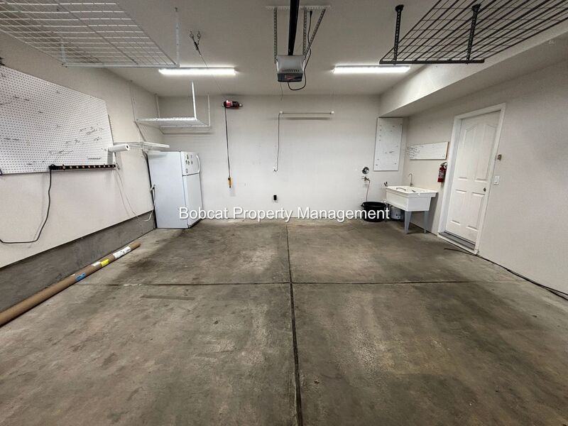 1320 Thompson St - Photo 5 of 50