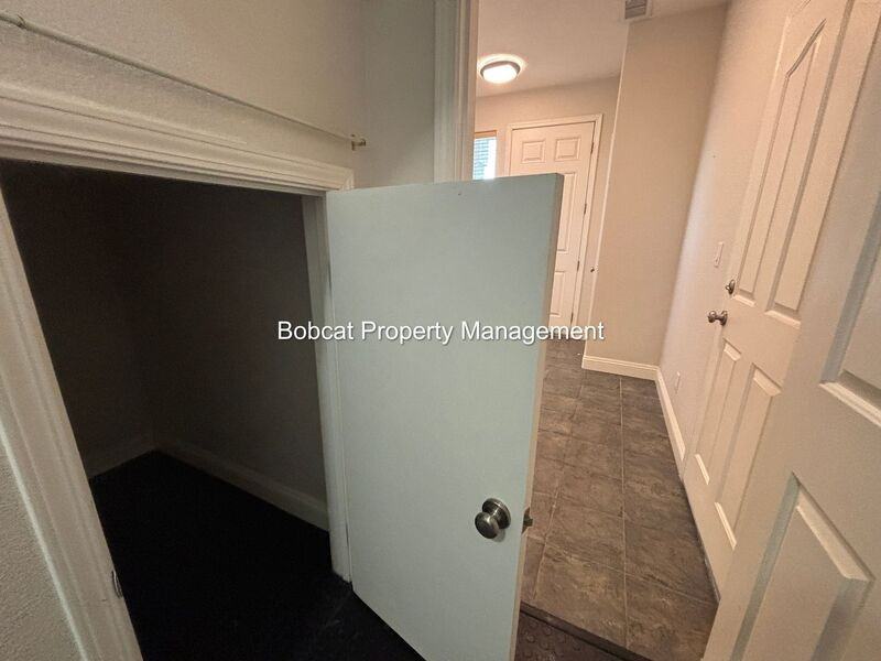 1320 Thompson St - Photo 7 of 50