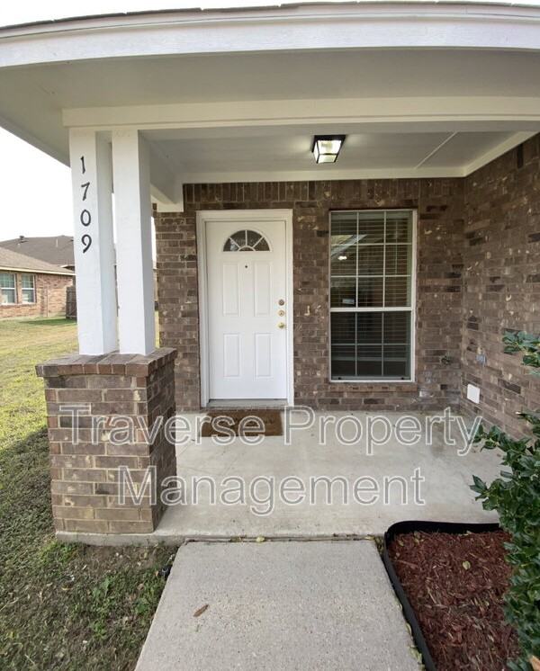 1709 Novella Ct - Photo 3 of 21