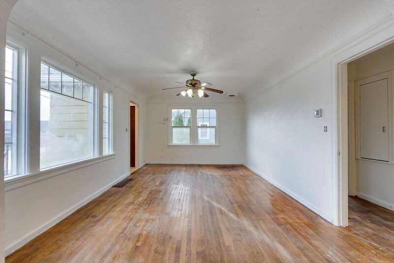 1137 Se Uglow Ave - Photo 3 of 42