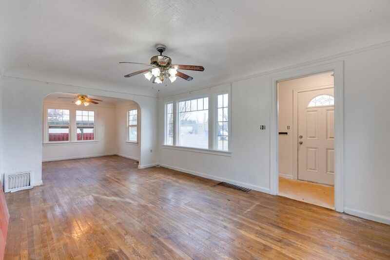 1137 Se Uglow Ave - Photo 5 of 42