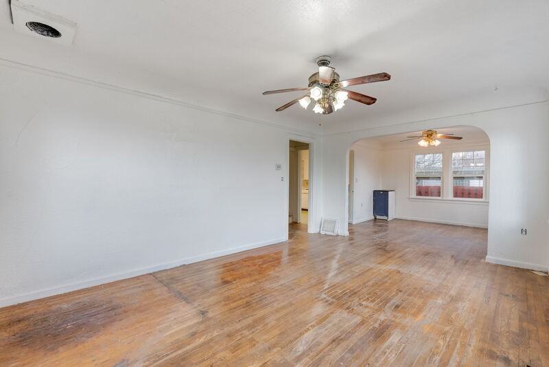 1137 Se Uglow Ave - Photo 6 of 42