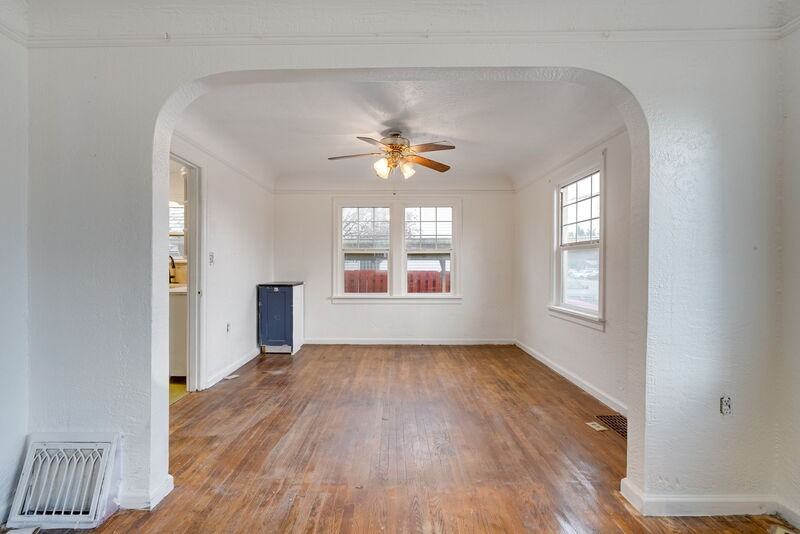 1137 Se Uglow Ave - Photo 7 of 42