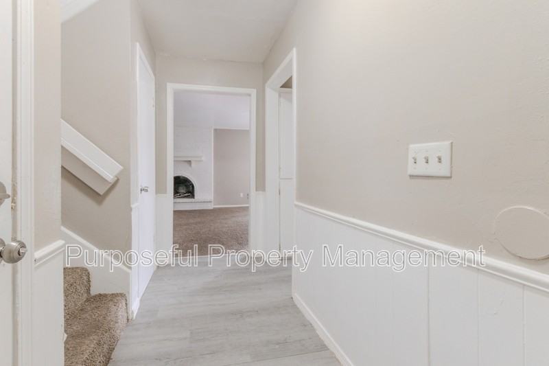 6814 Lancer Ln - Photo 6 of 36