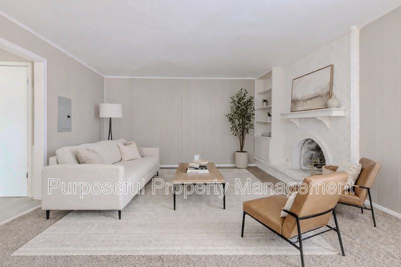 6814 Lancer Ln - Photo 7 of 36