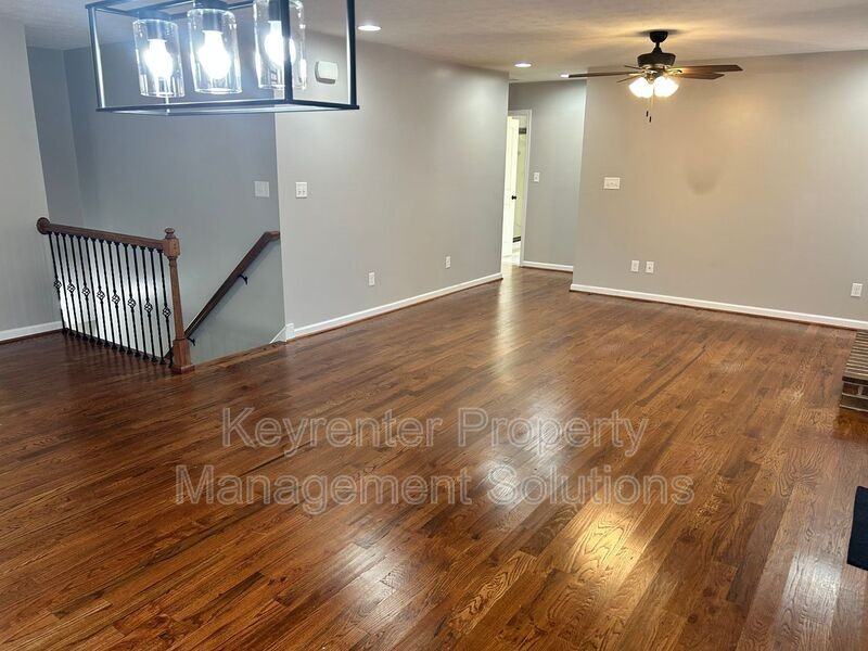 33 Oak Ln - Photo 5 of 41