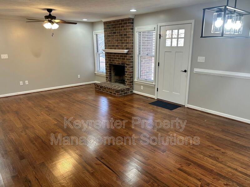 33 Oak Ln - Photo 7 of 41